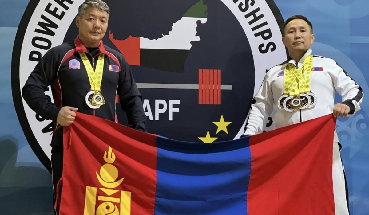 Монголын пауэрлифтингийн гурван тамирчин долоон медаль хүртлээ