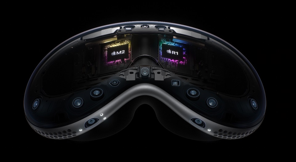 Apple компани Vision Pro AR чихэвч танилцууллаа