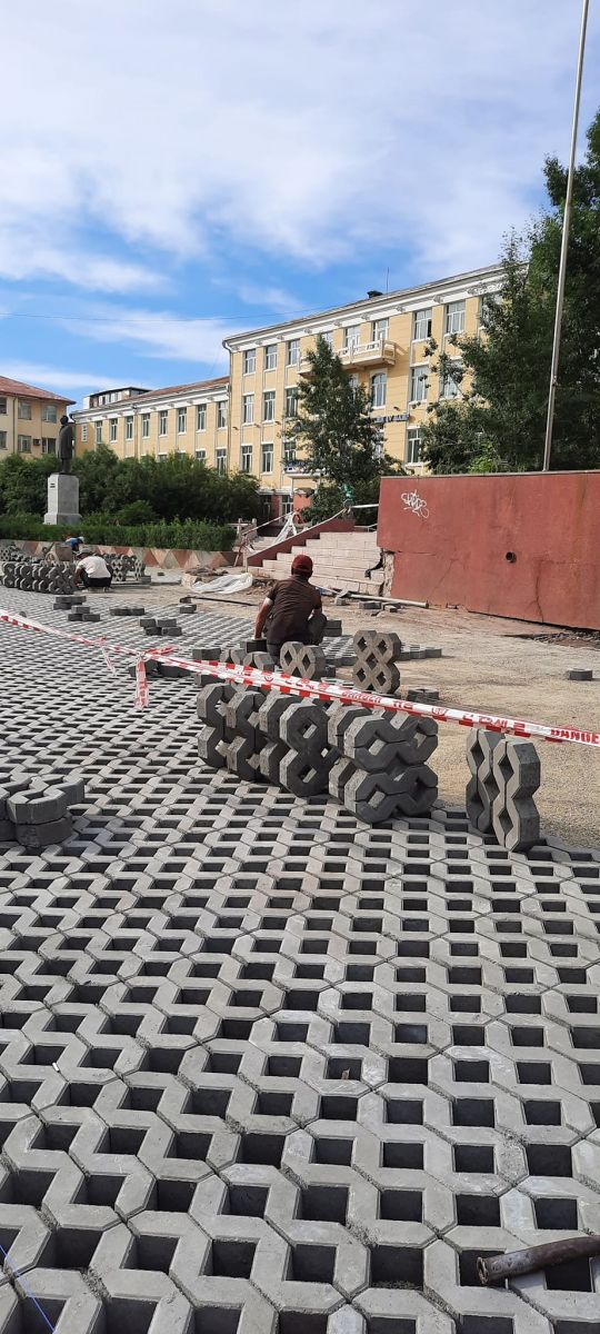 Д.Мөнх-Эрдэнэ: Явган замын стандартад нийцэхгүй зам тавьж байгаа компанид арга хэмжээ авна