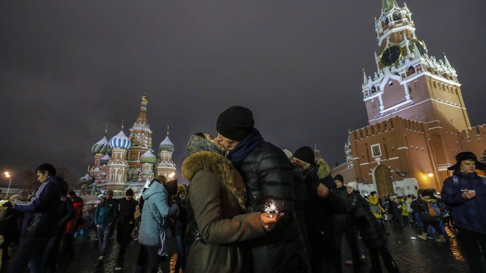 ФОТО: Дэлхийн улс орнууд шинэ жилийн баярыг хэрхэн угтав