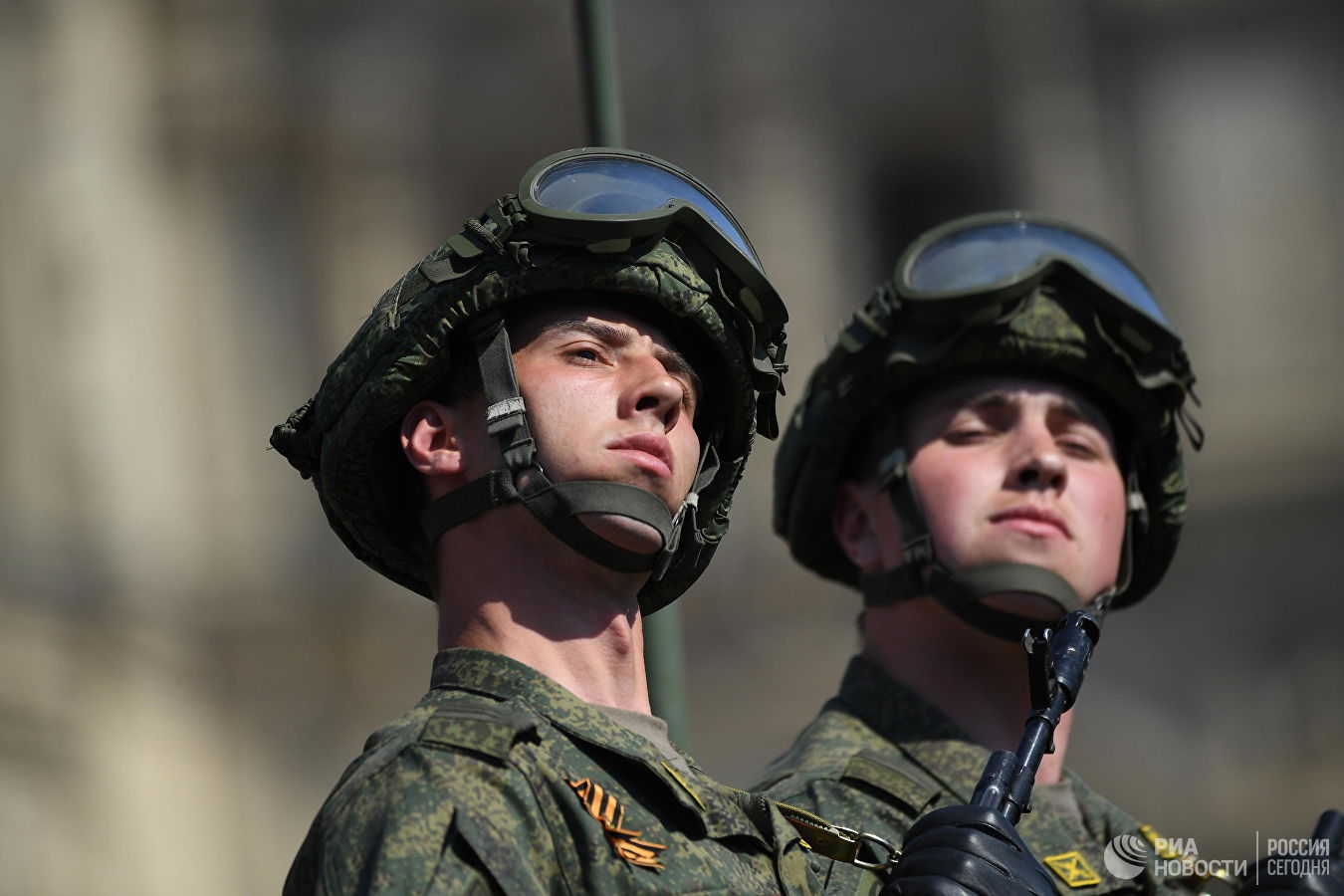 ФОТО: Ялалтын жагсаалд 13 мянган цэргийн албан хаагч оролцлоо