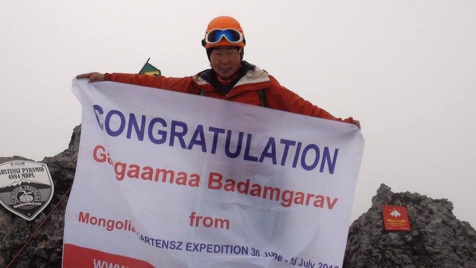 Б.Гангаамаа Пункак Жаяа хадан оргилд хөл тавьсан анхны Монгол уулчин боллоо