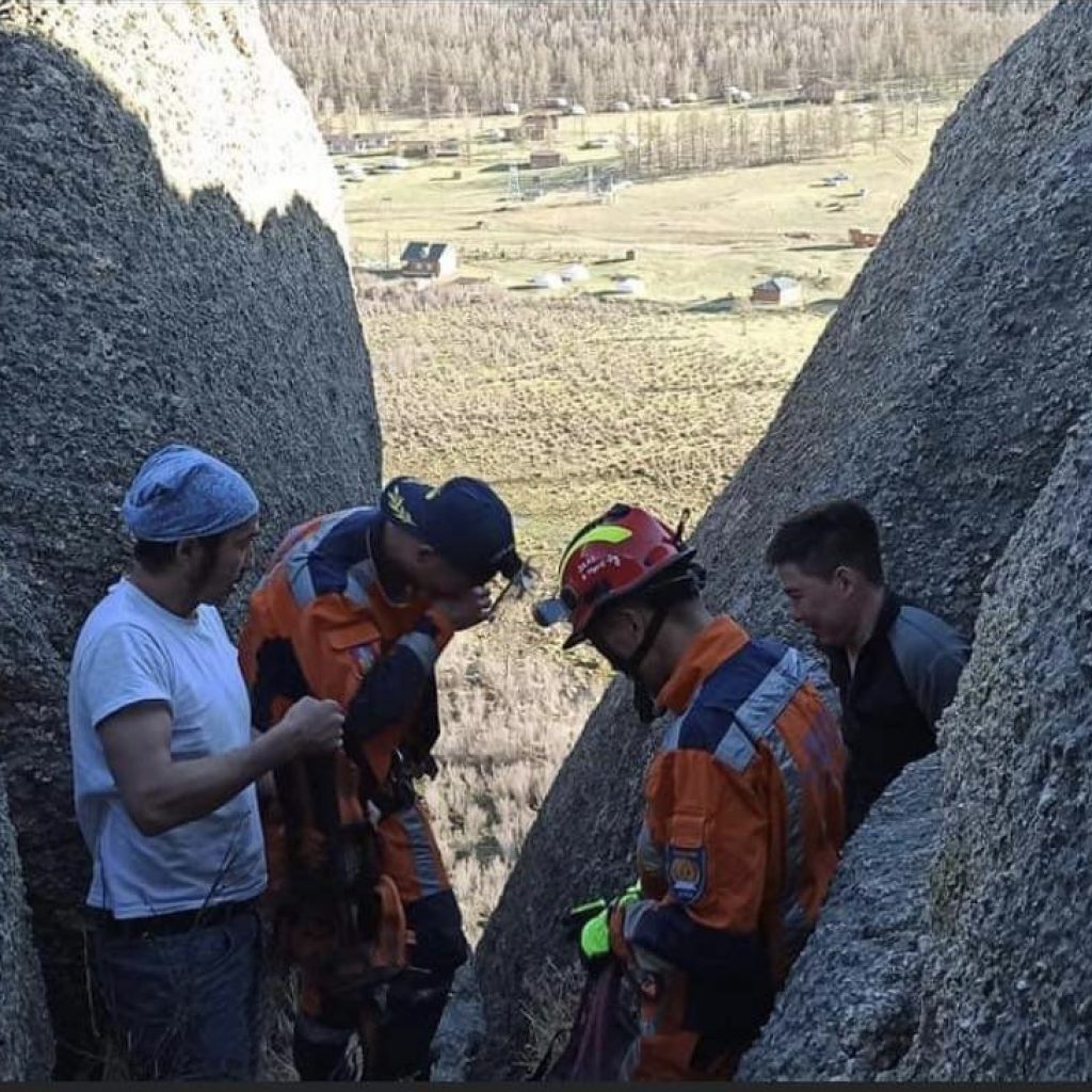 Хаданд хавчуулагдсан иргэнийг аварчээ