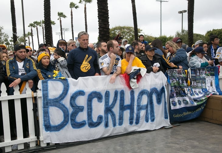 Лос Анжелест Дэвид Бекхэмийн хөшөө сүндэрлэлээ